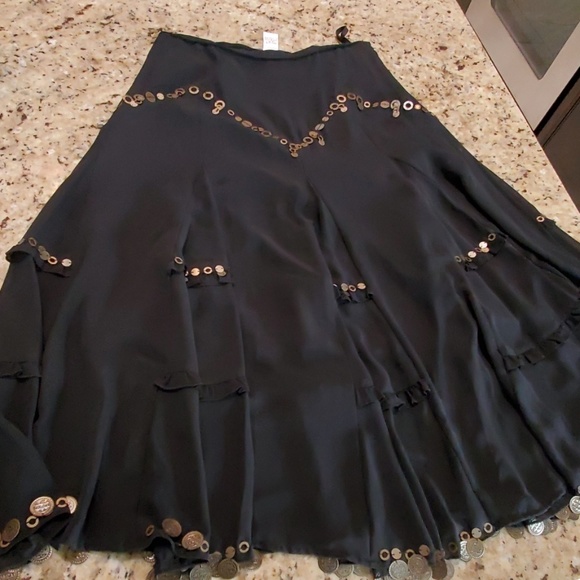 2 beautiful light weight polyester skirts - Picture 4 of 5